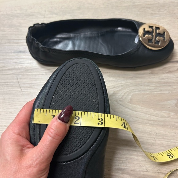 Tori Burch Ballet Flats Women 7 Claire Black Leather Slip On Gold Medallion - Picture 12 of 13